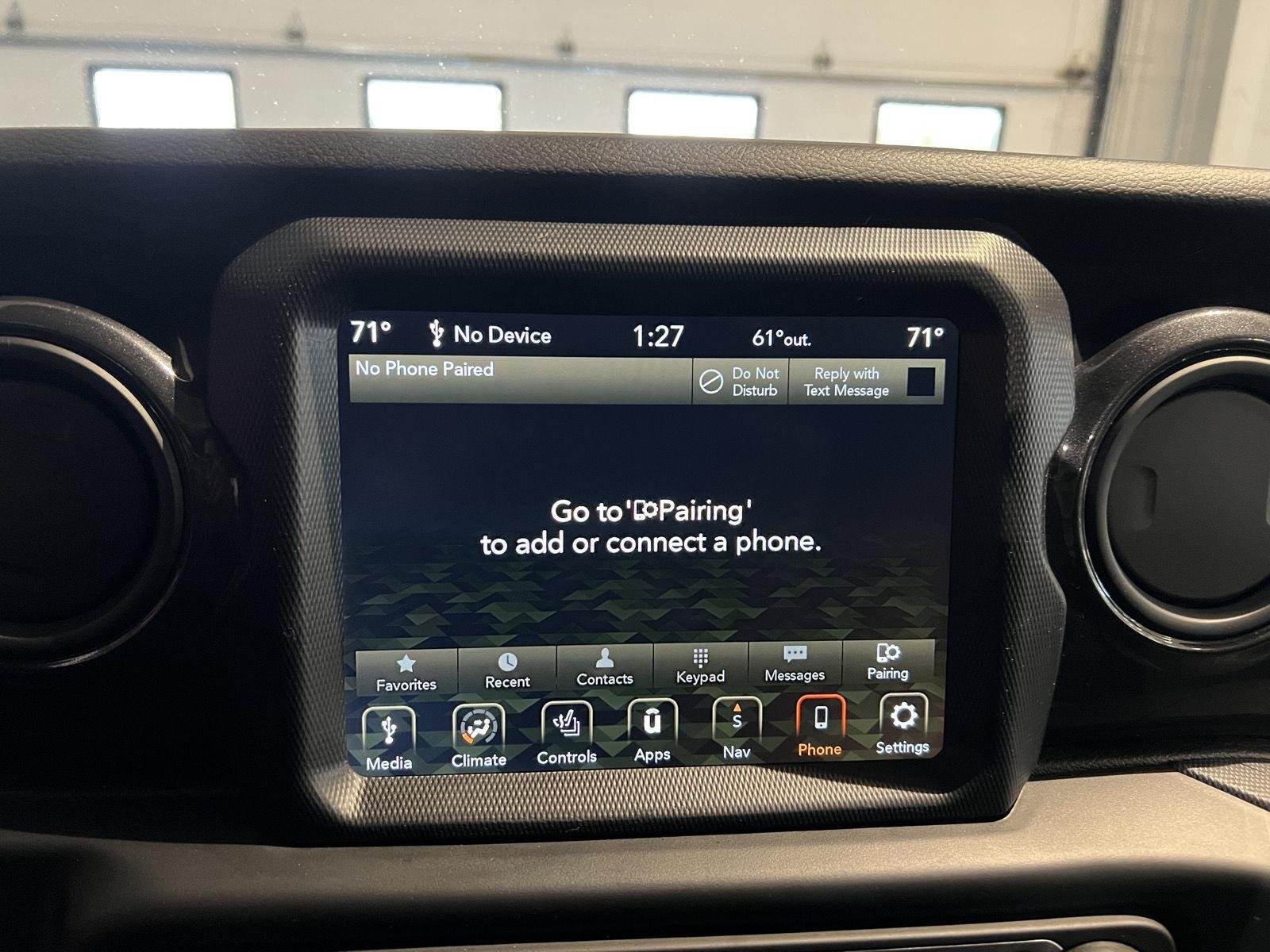 Used 2022  Jeep Altitude image 21