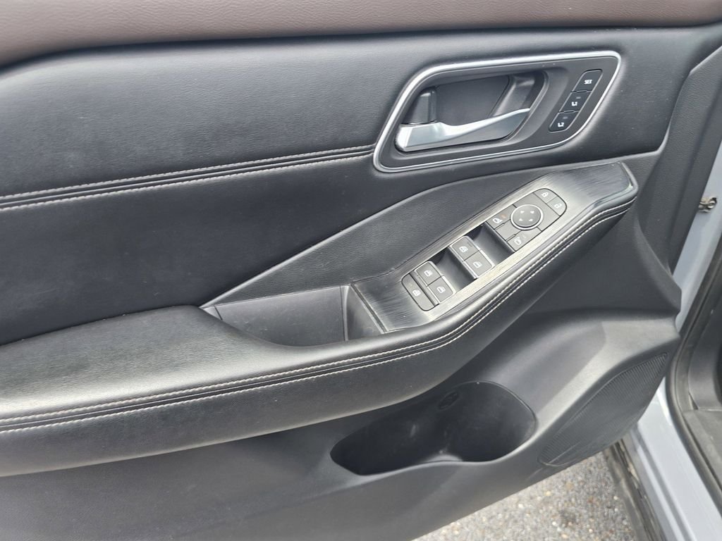 Used 2021 Gray Nissan SL image 21