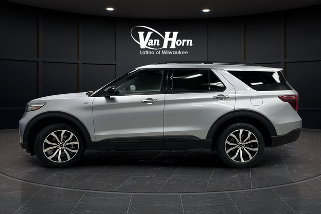 2023 Ford Explorer ST-LINE - Photo 13