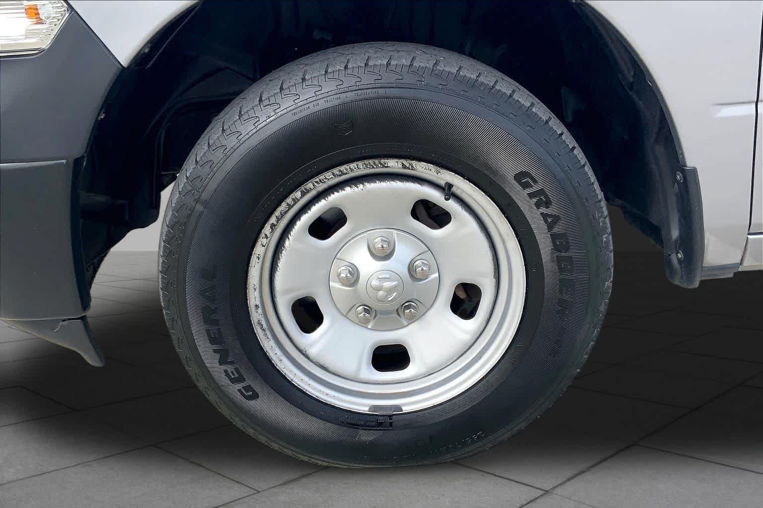 Used 2022 Billet Silver Metallic Clearcoat Ram Tradesman image 10