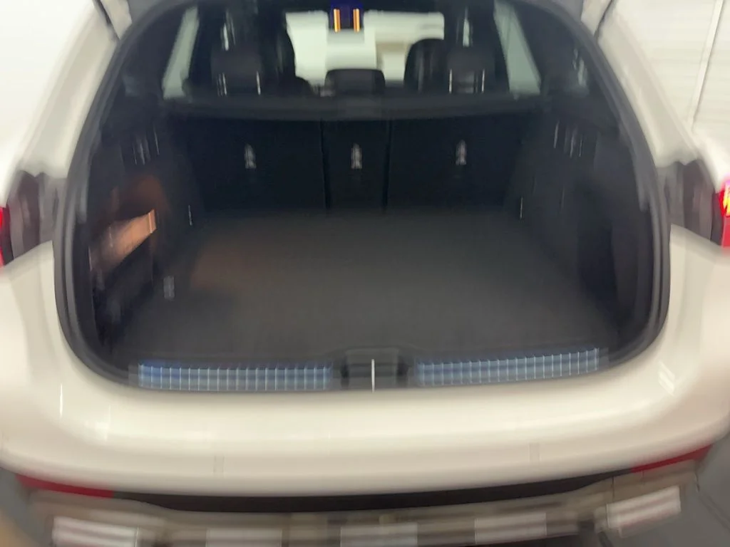 Used 2026 White Mercedes-Benz GLC 300 image 22