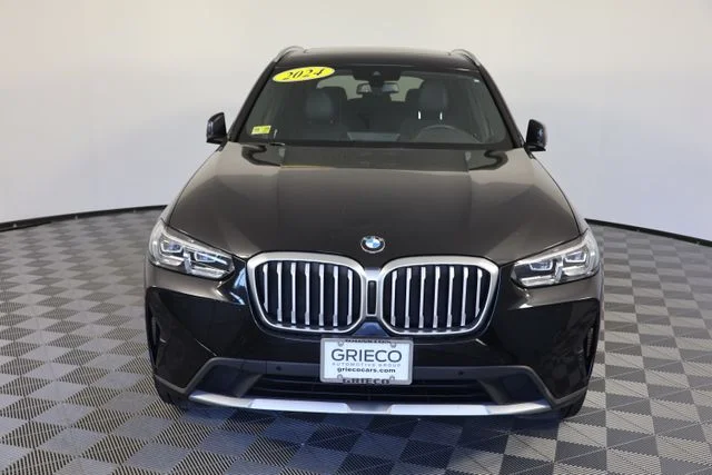 Used 2024 Black BMW xDrive30i image 3