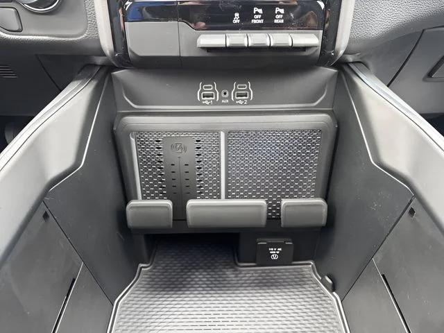 New 2026 Diamond Black Crystal Pearl-Coat Exterior Paint RAM Big Horn/Lone Star image 18