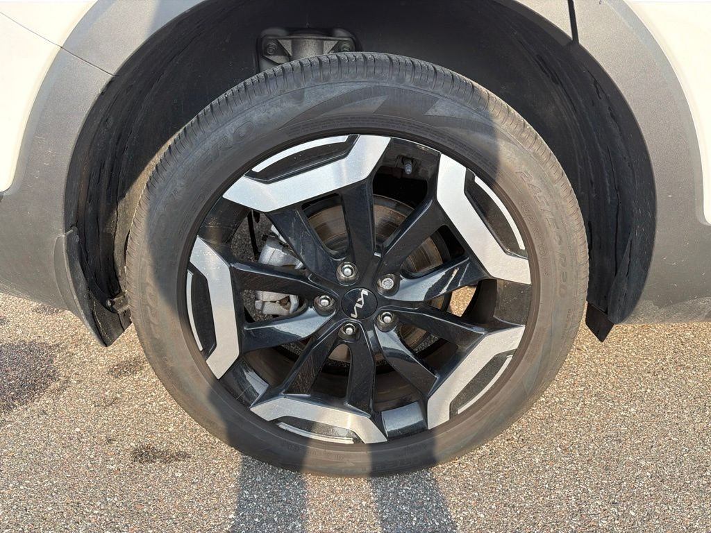 Certified Used 2025 White Kia EX image 27