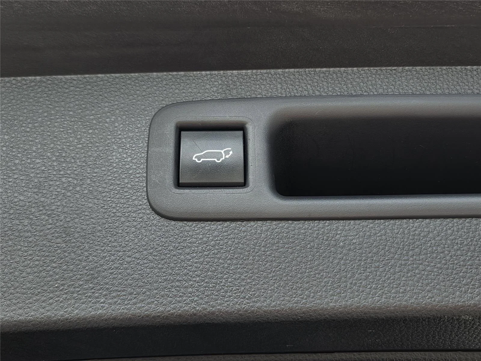 Used 2021 Midnight Black Metallic Toyota XLE image 28