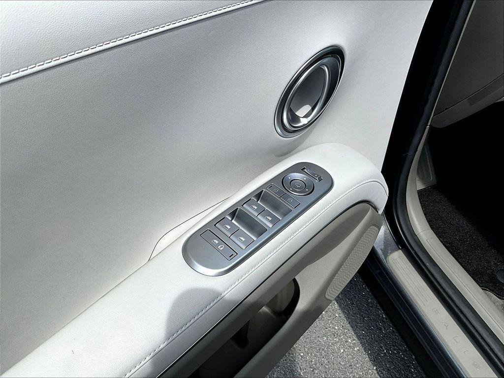 New 2026 Gray Hyundai SEL Premium 7P image 15