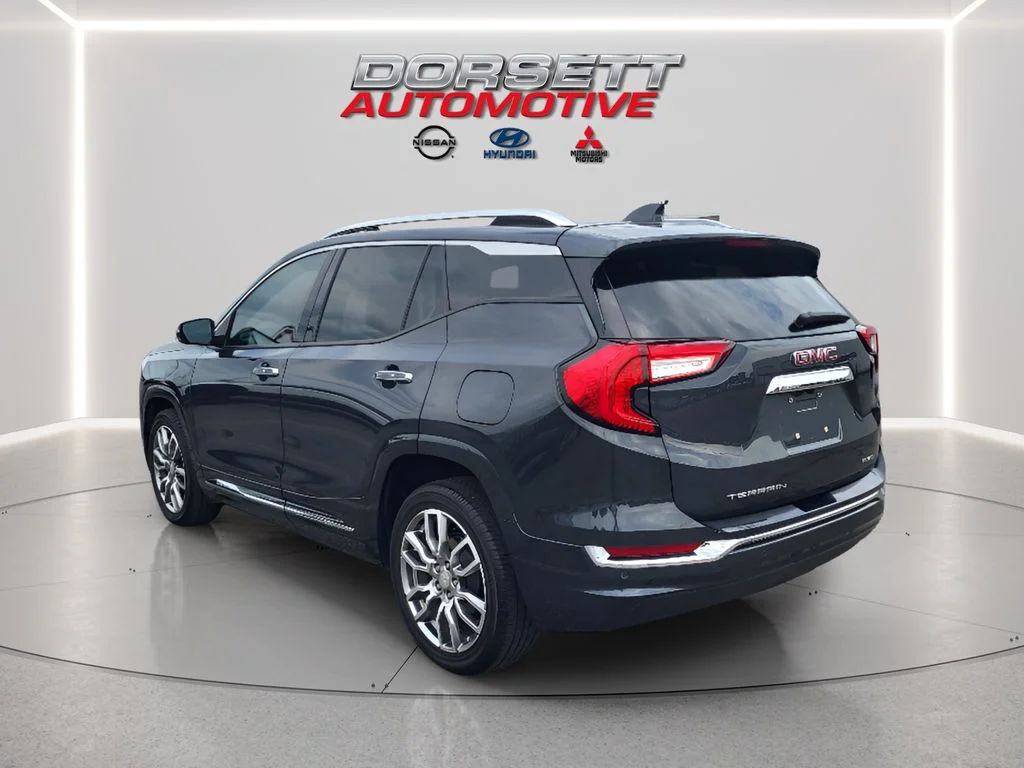 Used 2022 Hunter Metallic GMC Denali image 8