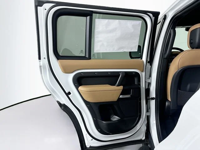 New 2026 White Land Rover X-Dynamic SE image 22