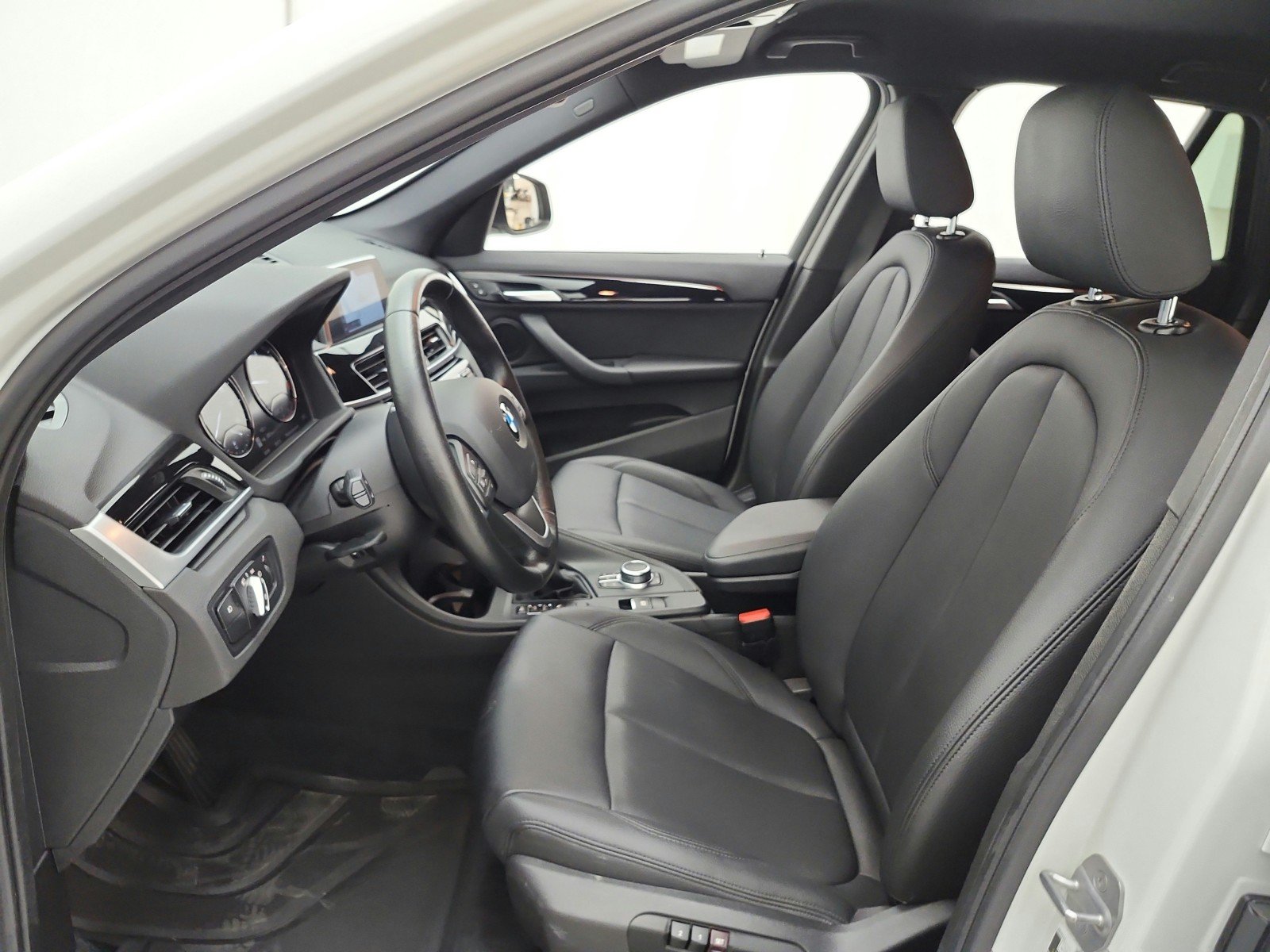 Used 2019 Alpine White BMW sDrive28i Sports Activity Vehicle image 15