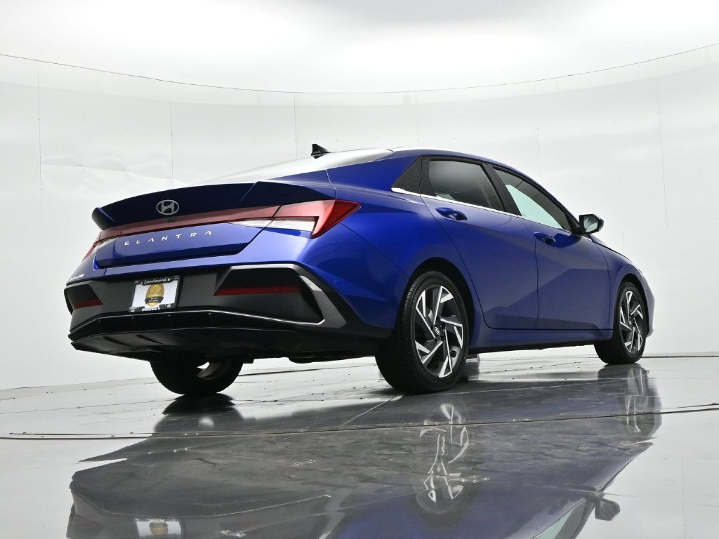Used 2025 Blue Hyundai SEL Convenience image 22