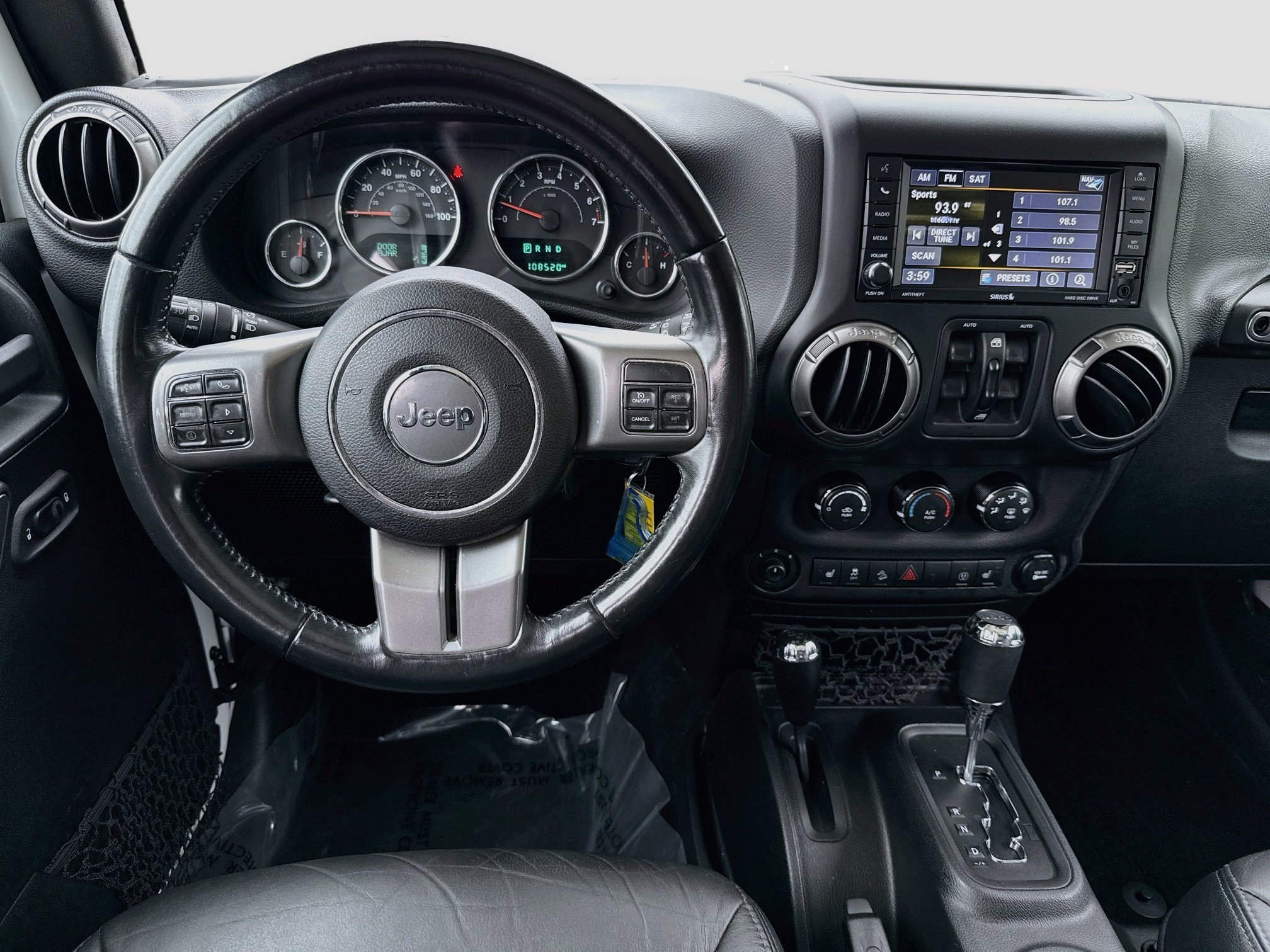 Used 2018 Bright White Clearcoat Jeep Altitude image 20