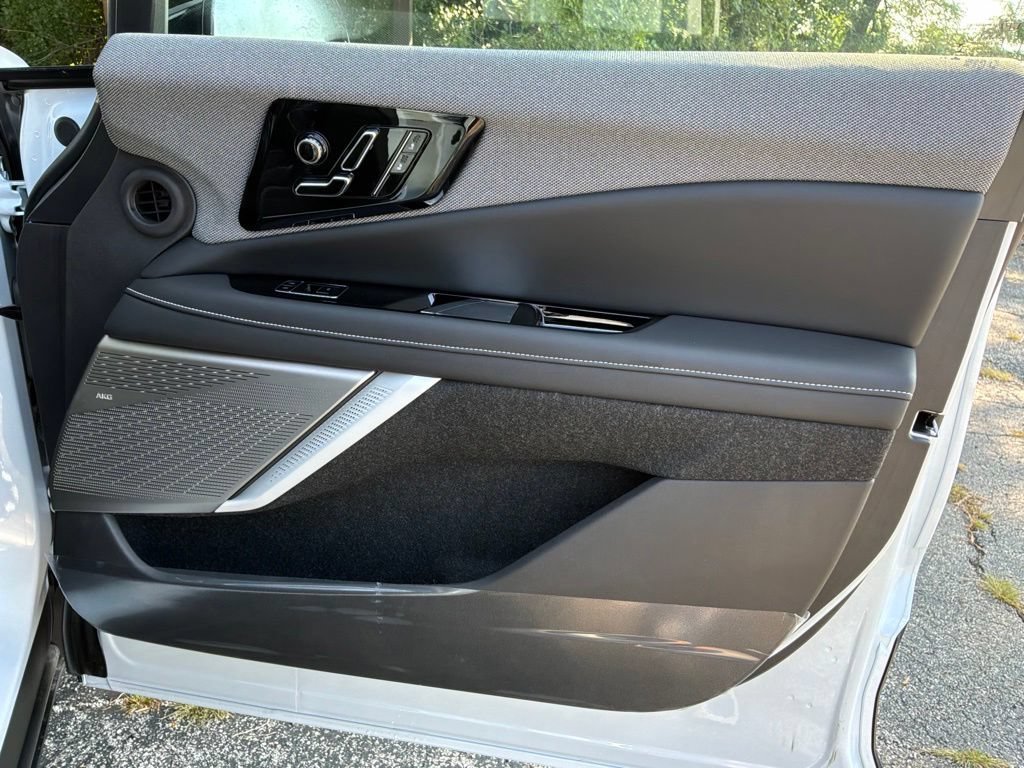 2027 Cadillac OPTIQ Luxury - Photo 38
