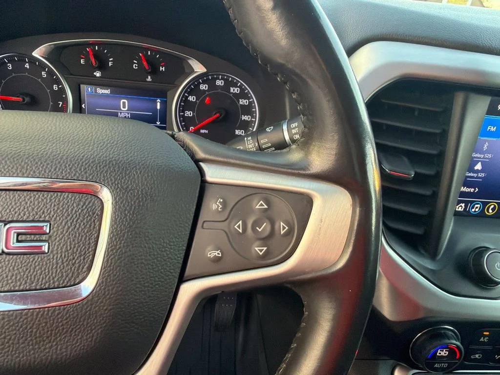 Used 2020 White GMC SLE image 10