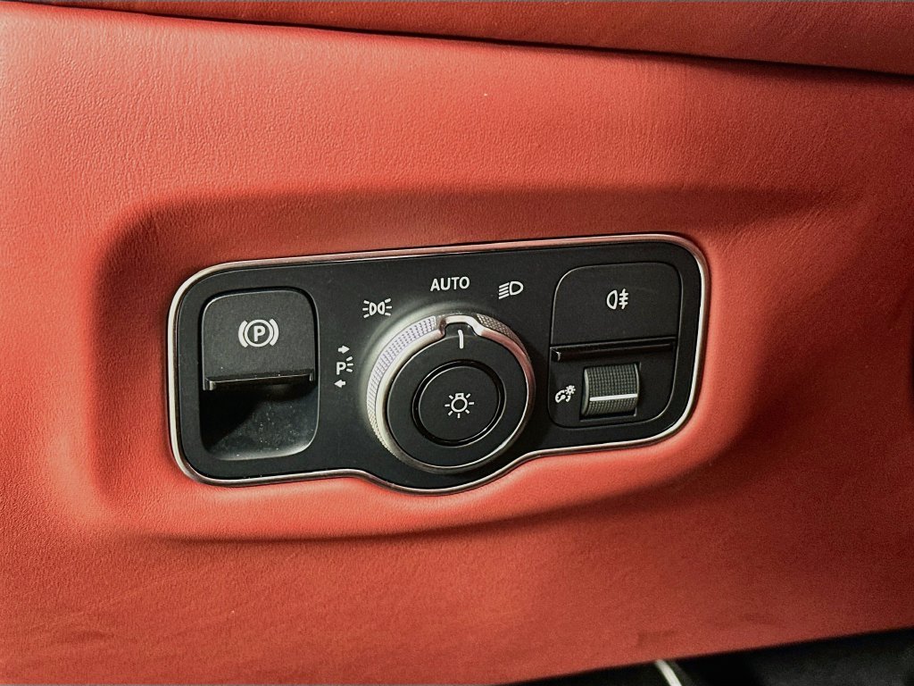 Used 2022 Black Aston Martin Base image 10