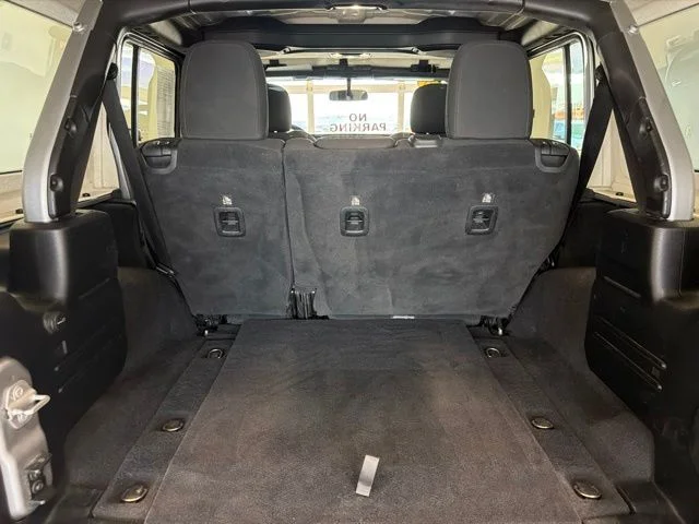 Used 2020 Silver Jeep Unlimited Sahara image 14