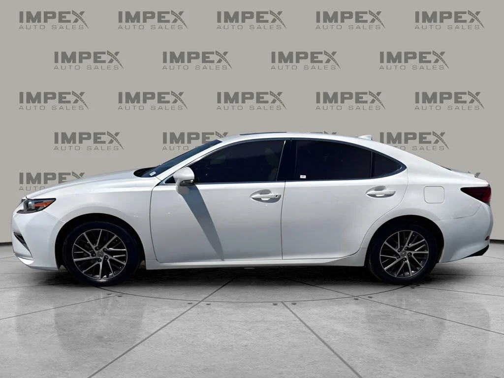 Used 2016 White Lexus 350 image 2