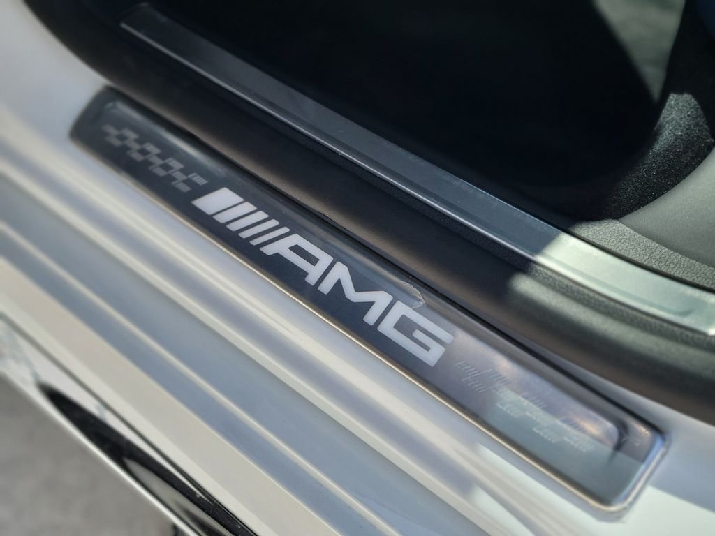 New 2026 MANUFAKTUR Moonlight White Metallic Mercedes-Benz AMG® S 63 E 4MATIC® Sedan image 19