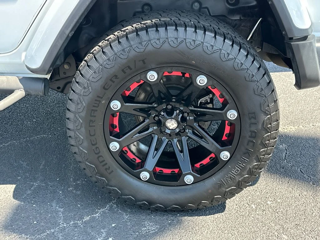 Used 2019 White Jeep Unlimited Sahara image 19