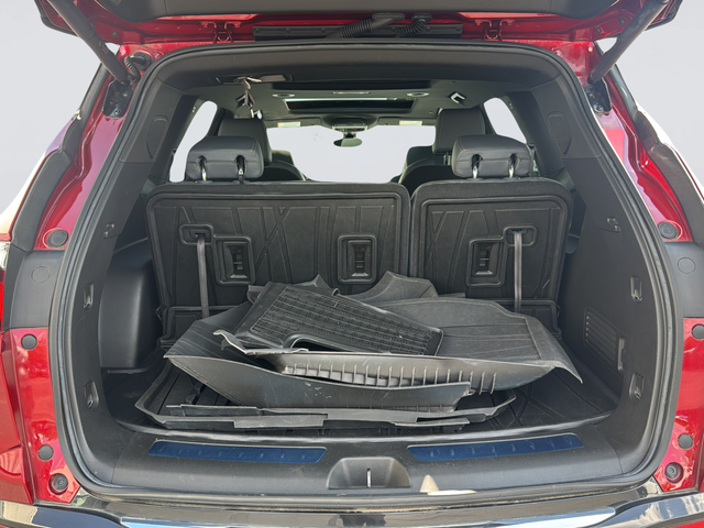 Used 2023 Red Buick Essence image 33