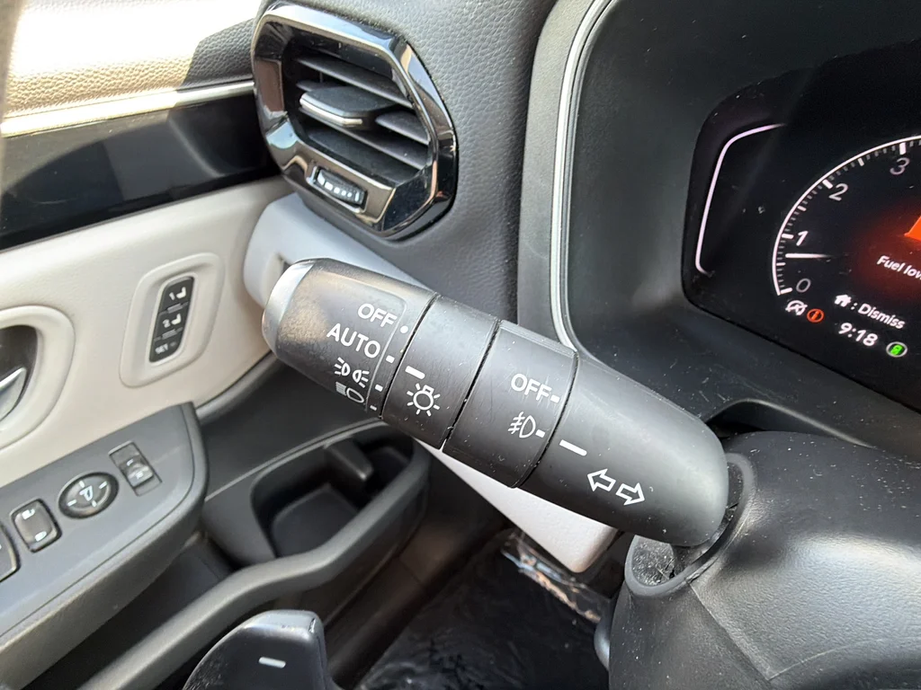 Used 2023 Silver Honda EX-L image 36