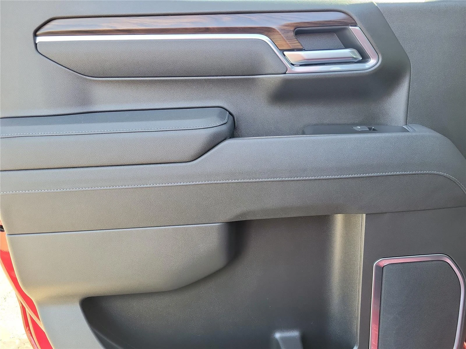 2026 GMC Sierra 1500 SLT - Photo 14