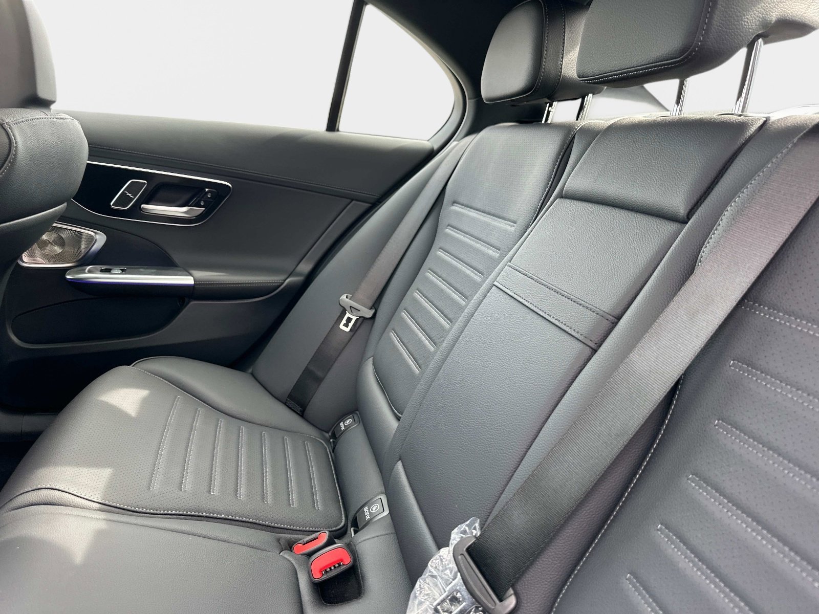 2025 Mercedes-Benz C-Class Sedan C 300 - Photo 12