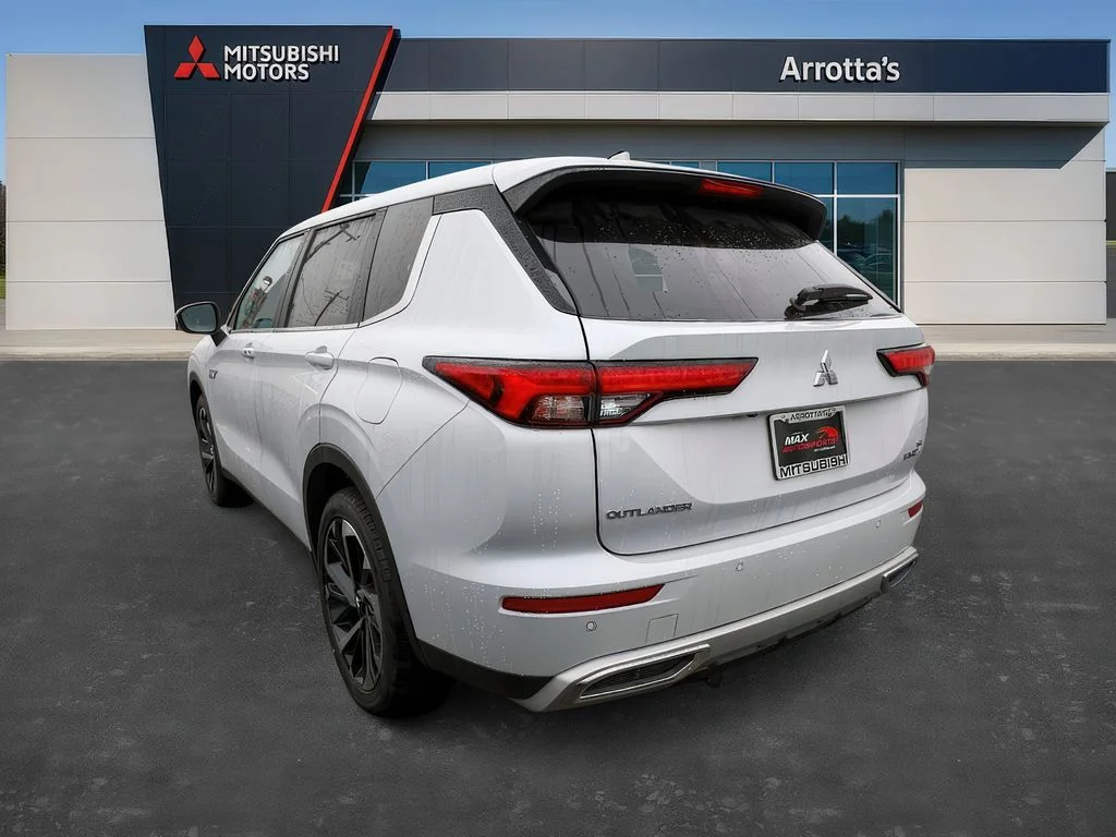 New 2025 White Diamond Mitsubishi SE image 5