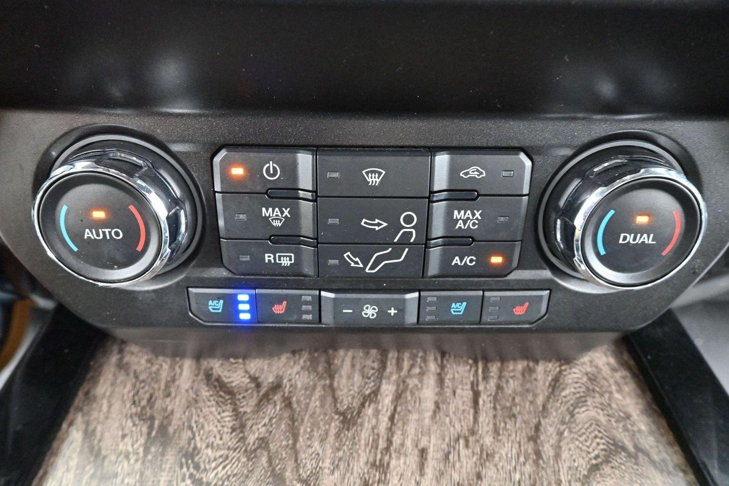 Used 2019 Agate Black Ford LARIAT image 27