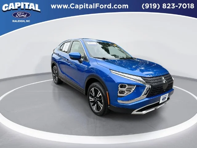 Used 2025 Blue Mitsubishi SE image 2