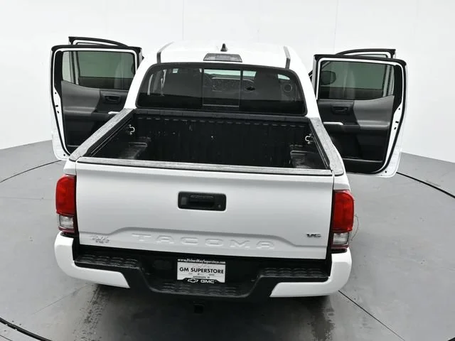 Used 2022 White Toyota SR5 image 38