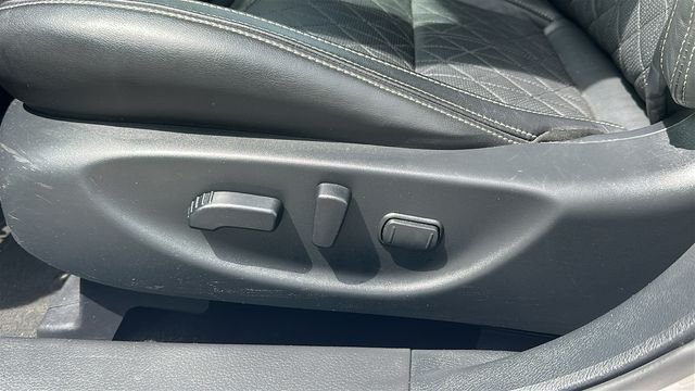 Used 2018 Silver Nissan Platinum image 10
