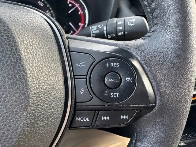 Used 2024  Toyota XLE Premium image 22