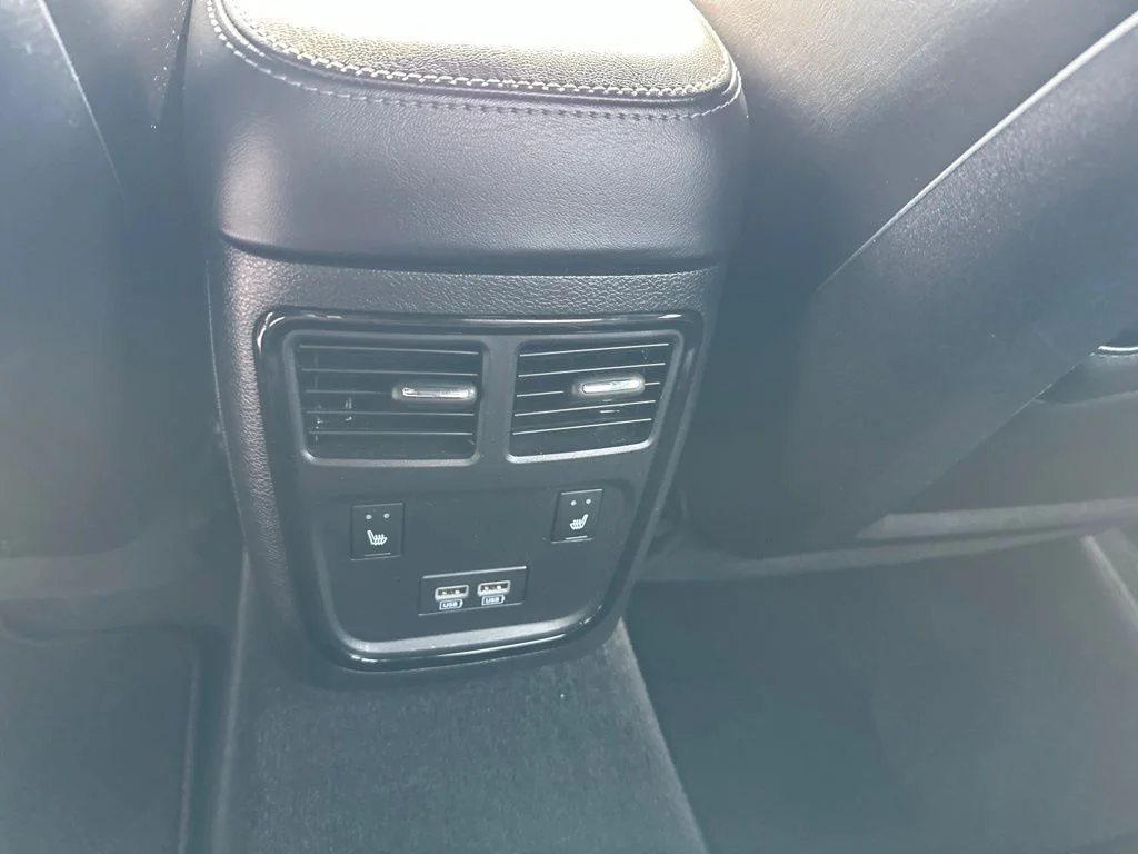 Used 2021 Triple Nickel Clearcoat Dodge SXT image 16