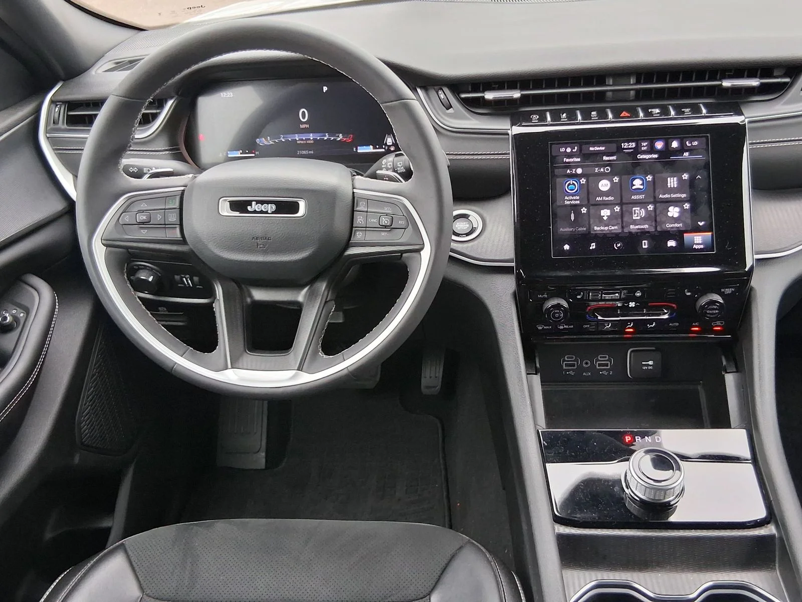 Used 2024 White Jeep Altitude image 10
