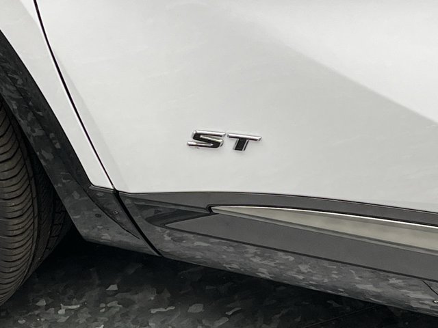 Used 2026 Iridescent White Tricoat Buick Sport Touring image 34
