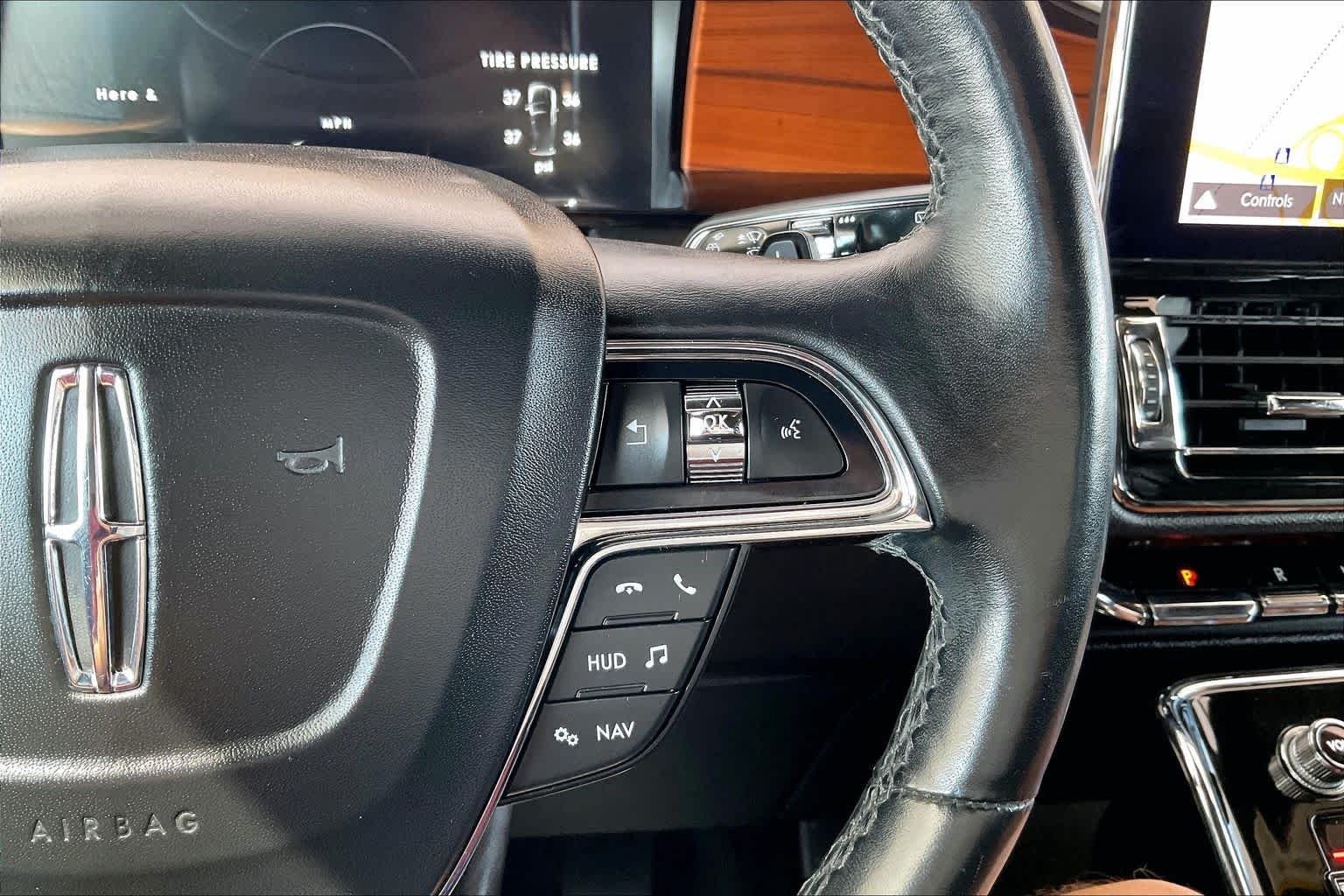 Used 2019 Infinite Black Metallic Lincoln Select image 23