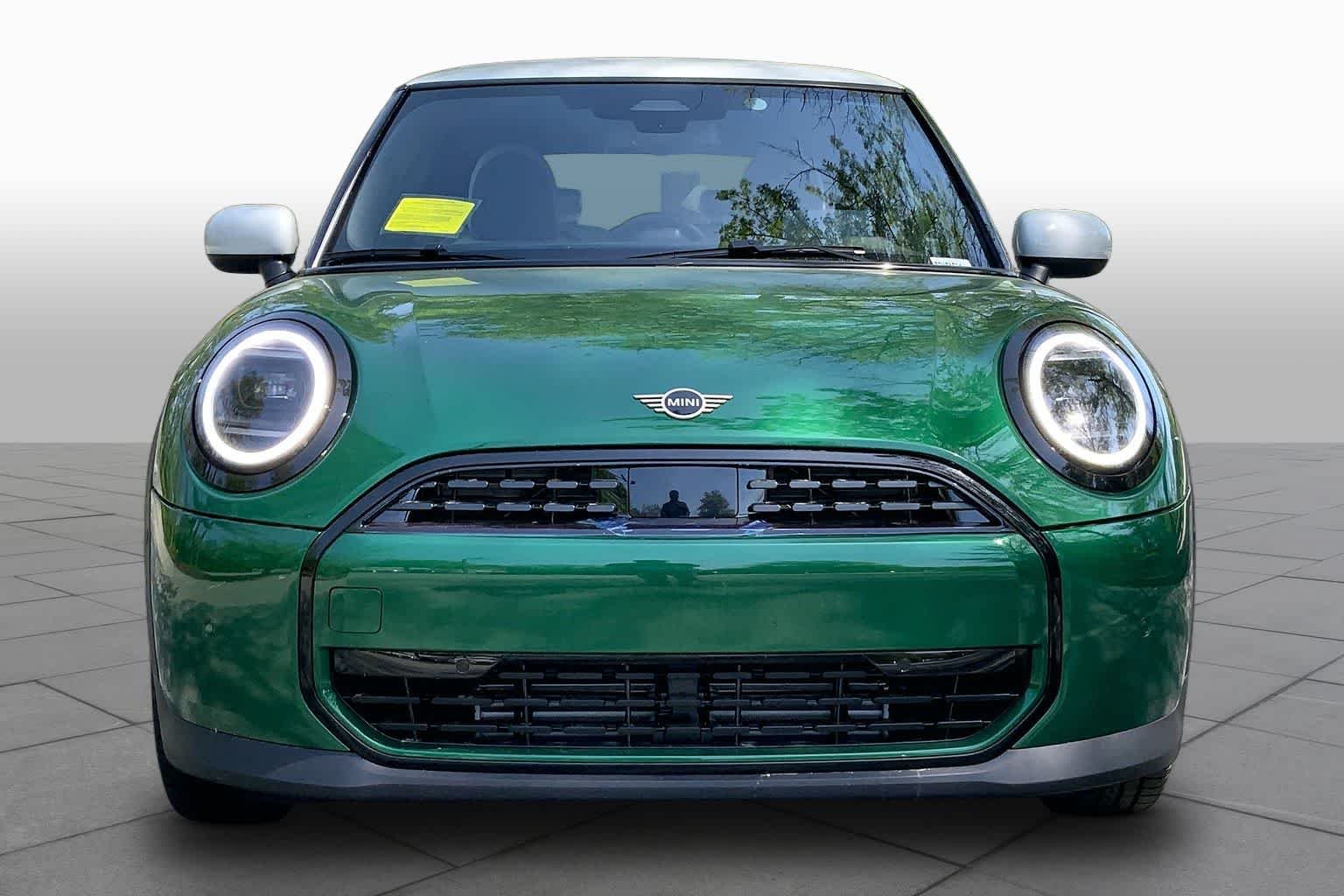 New 2026 British Racing Green IV Metallic MINI Signature Plus image 3