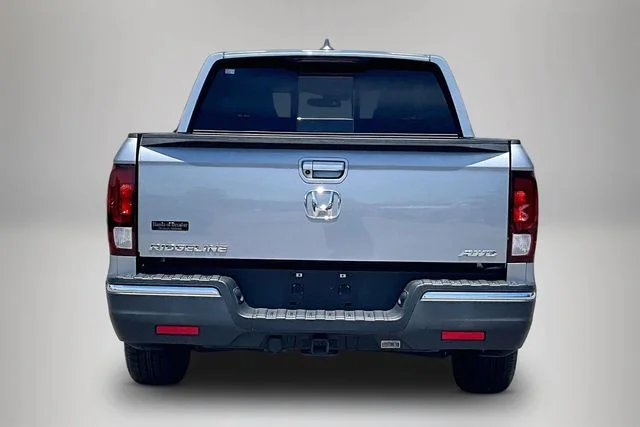 Used 2020 Lunar Silver Metallic Honda RTL image 6