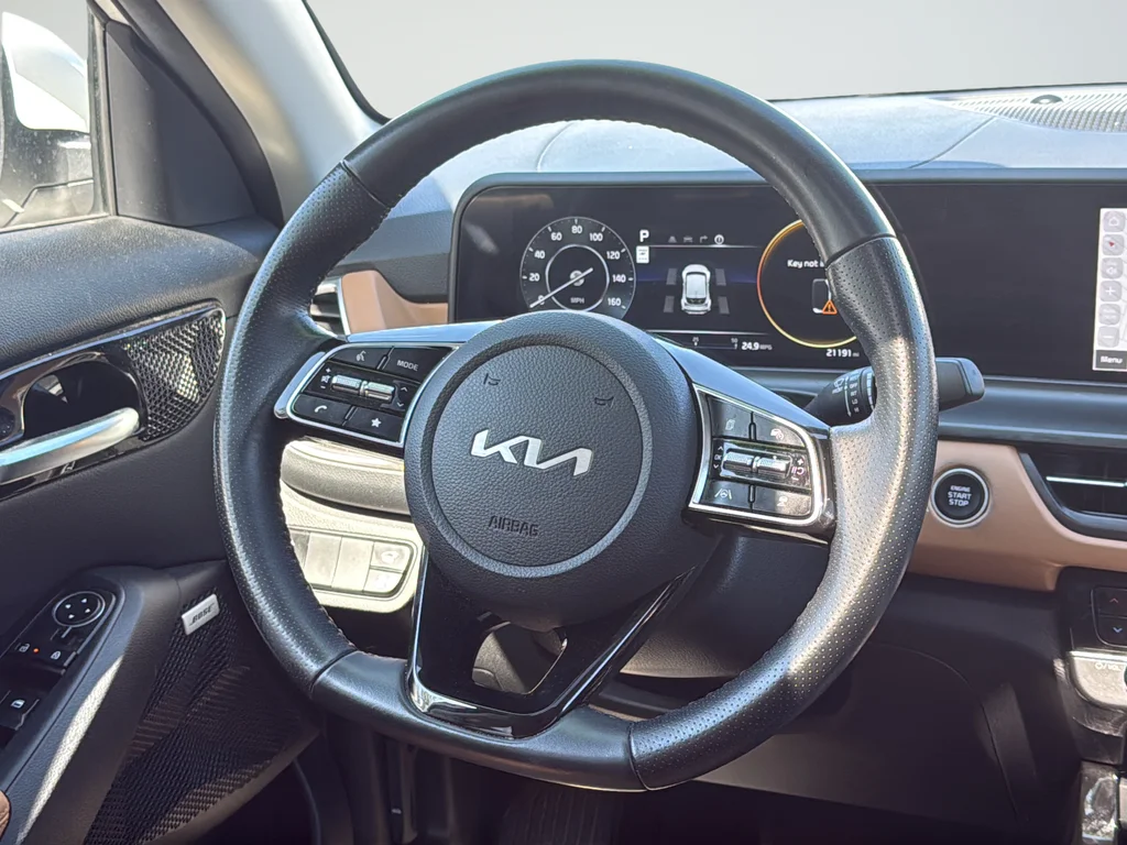 Certified Used 2024 White Kia SX image 19