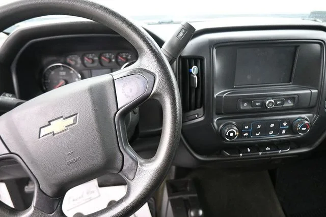 Used 2016 White Chevrolet Custom image 28