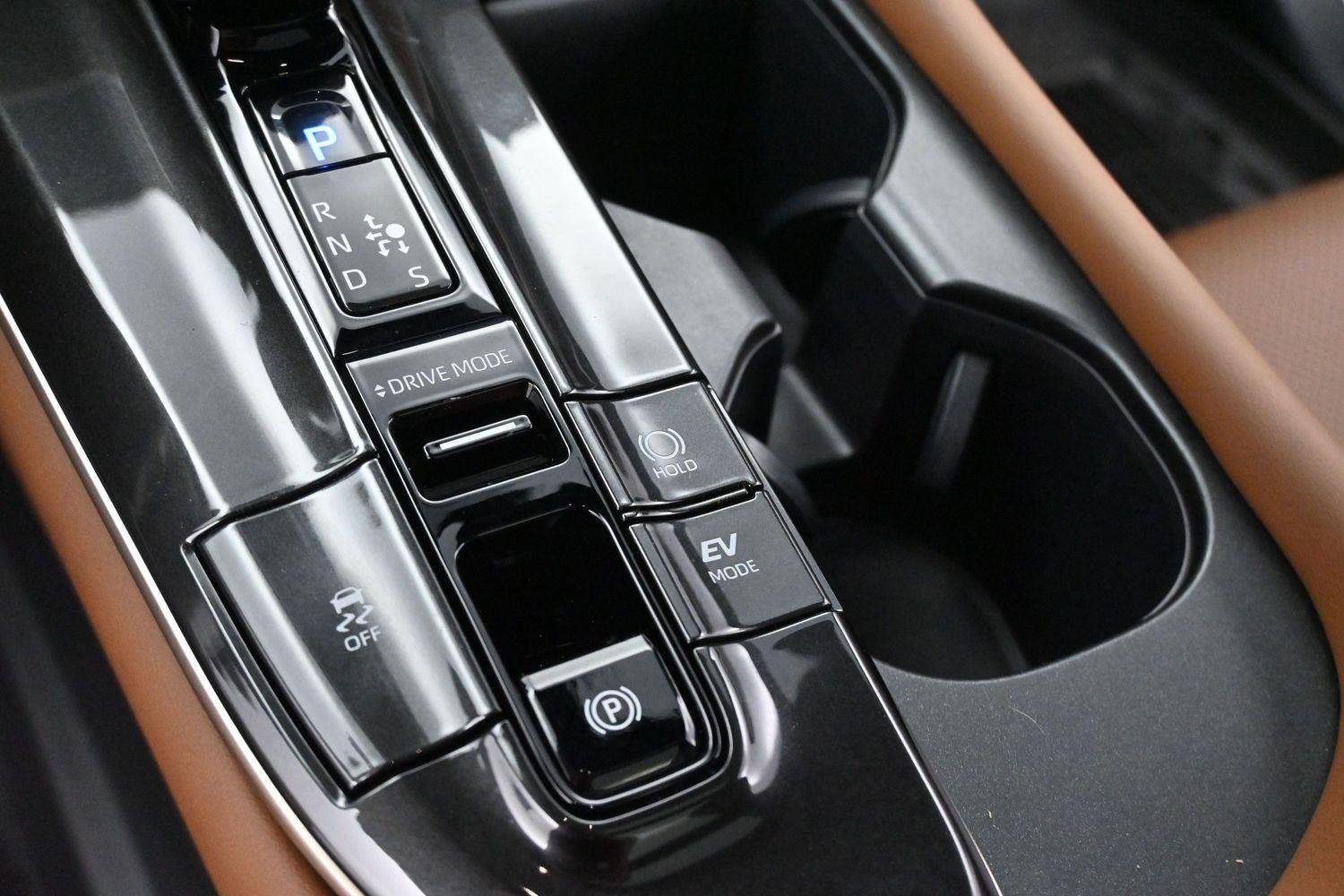 Used 2025  Toyota XLE image 20