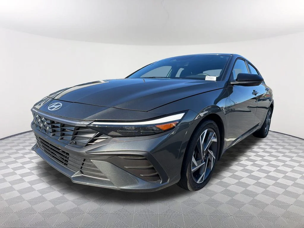 Used 2025 Gray Hyundai SEL Sport image 1