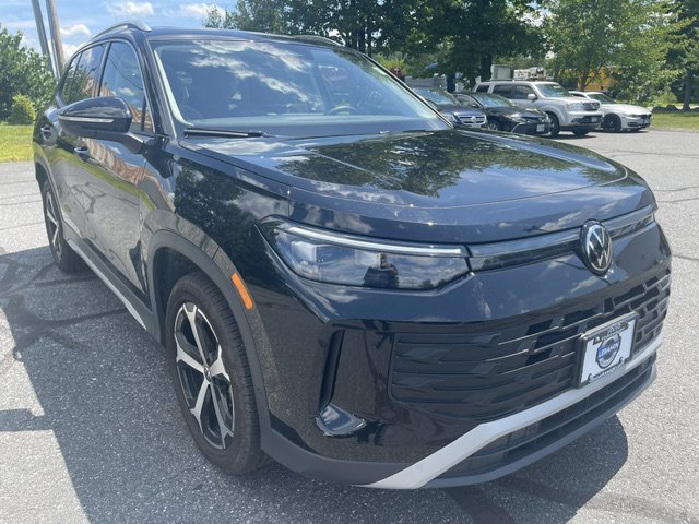 New 2026 Deep Black Pearl Volkswagen 2.0T SE image 2