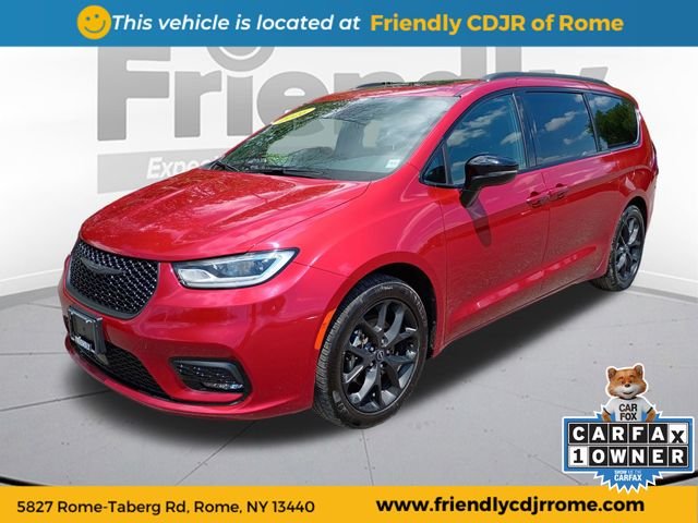 2026 Chrysler Pacifica Limited's photo