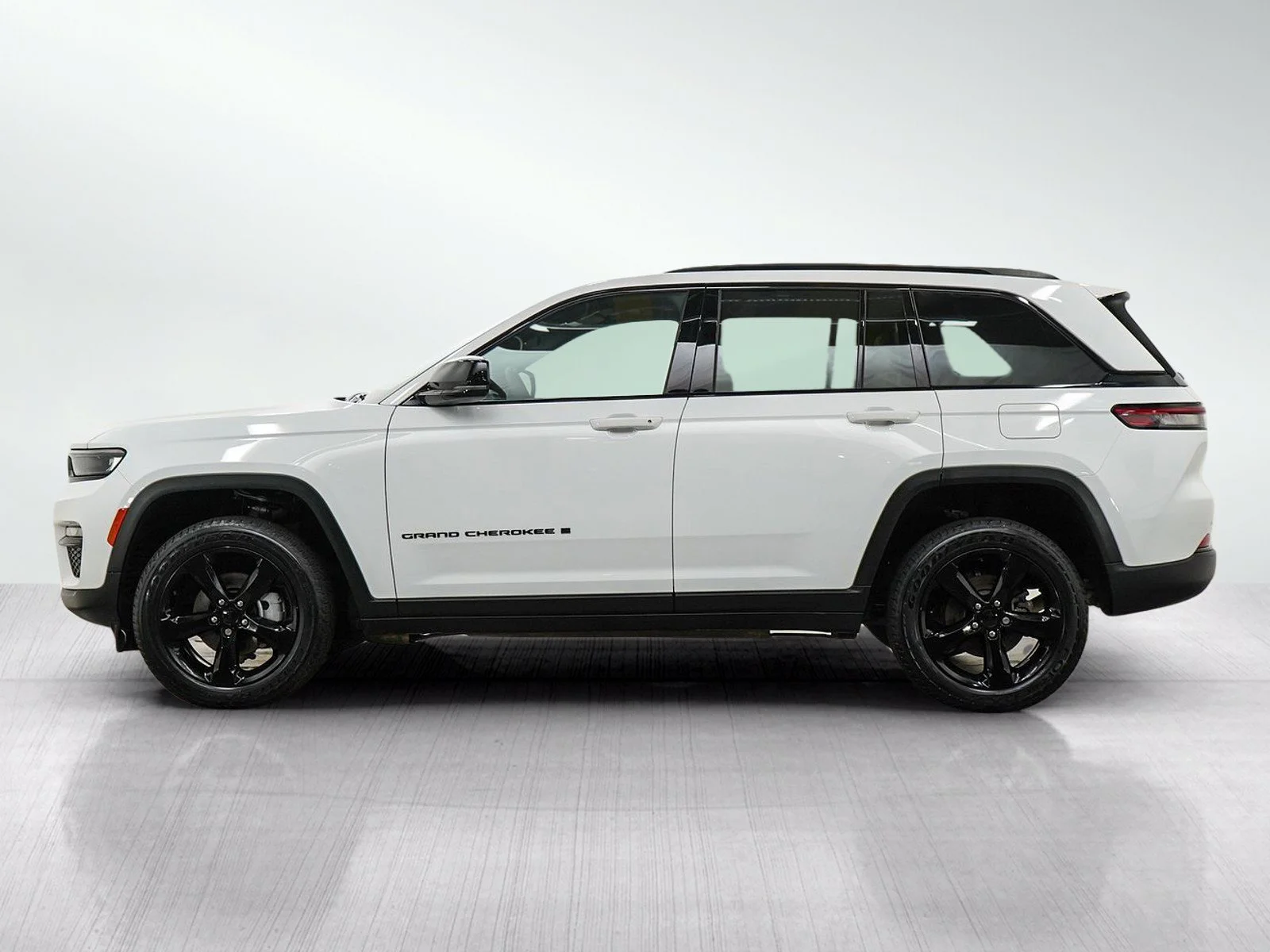 Used 2024 Jeep Grand Cherokee Limited with VIN 1C4RJHBG3R8558713 for sale in Hopkins, Minnesota