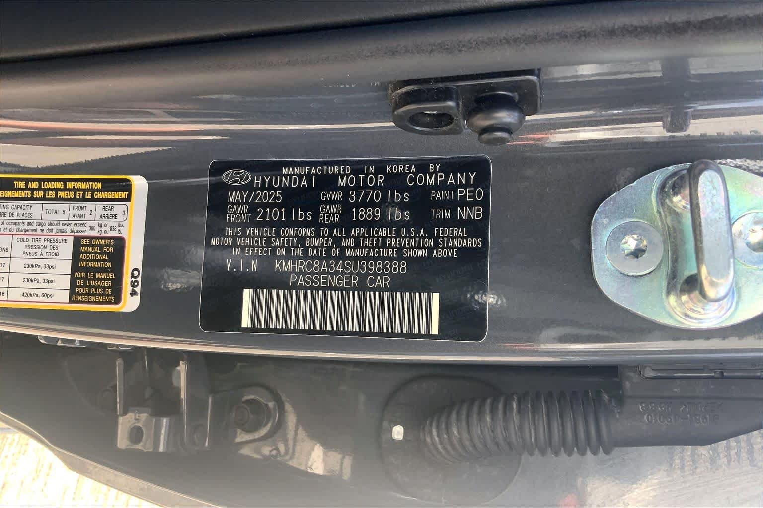 Used 2025 Black Roof Hyundai Limited image 31