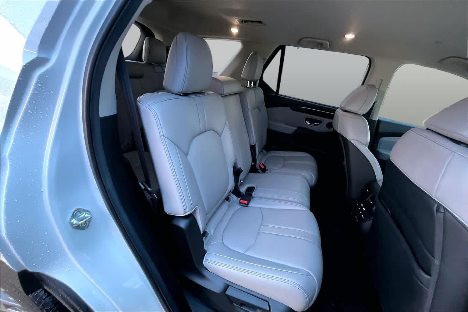Used 2025 Platinum White Pearl Honda EX-L image 19