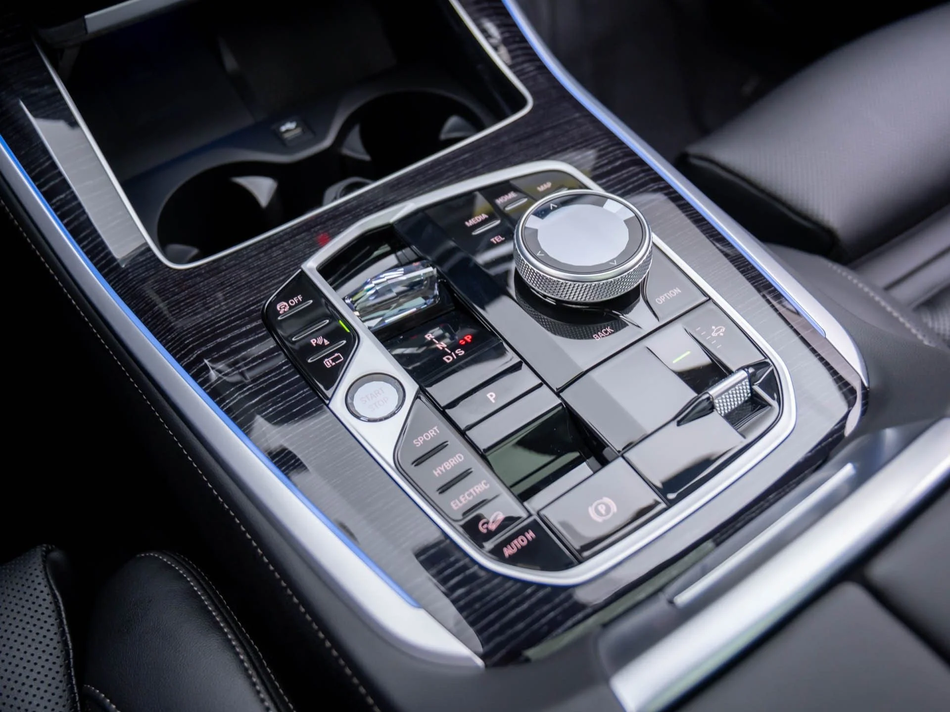 New 2026 White BMW xDrive50e image 31