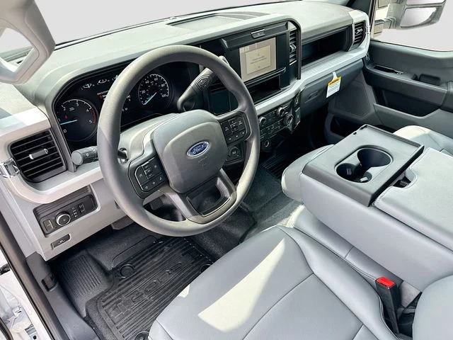 New 2026 Oxford White Ford XL image 6