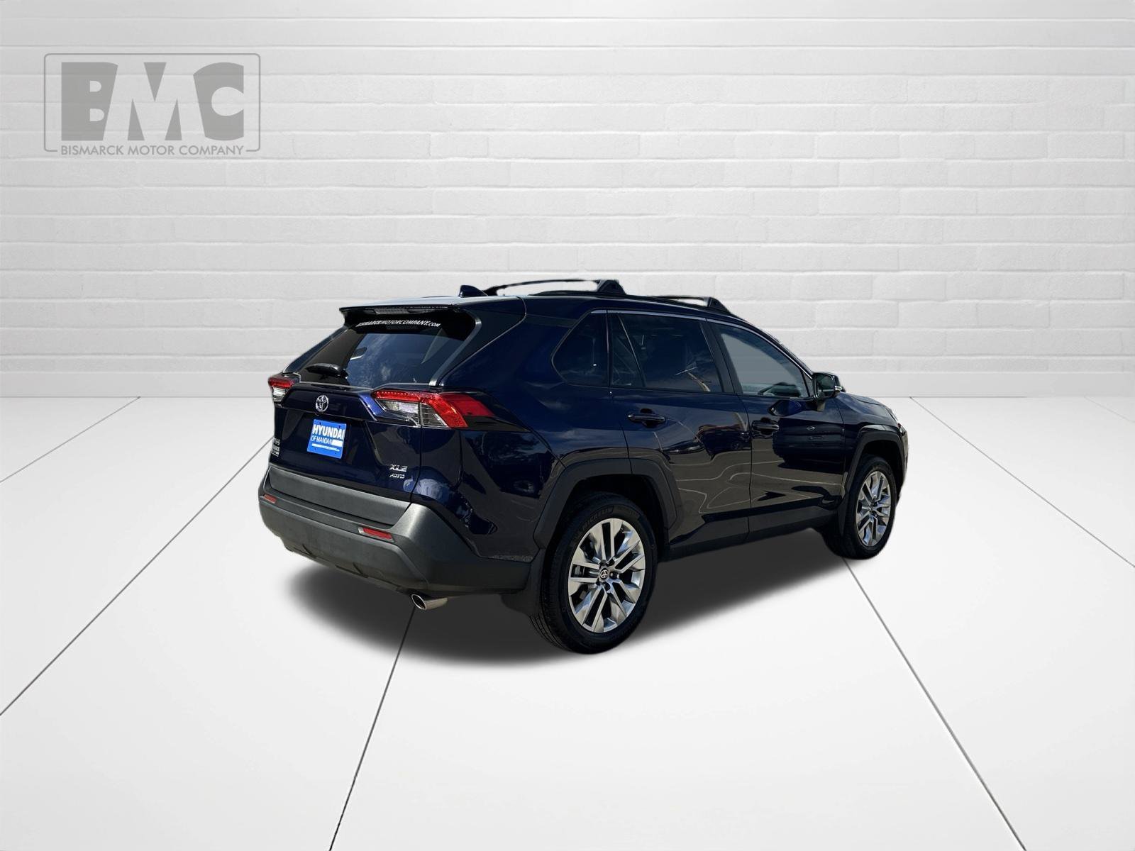Used 2025 Blue Toyota XLE Premium image 3